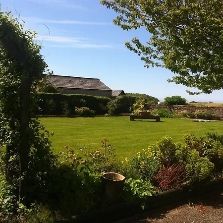 Bed & Breakfast The Old School And Betty's 4*