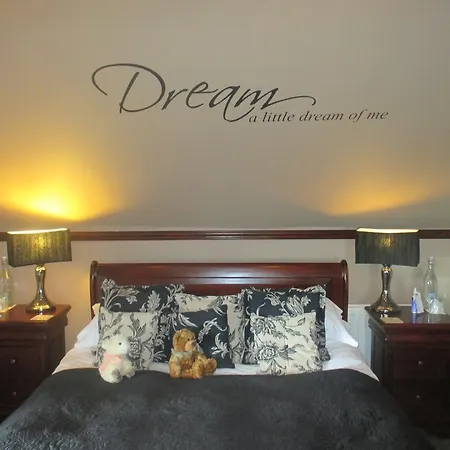 The Old School And Betty's Bed & Breakfast Holmrook