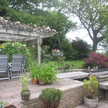 Bed & Breakfast The Old School And Betty's Holmrook