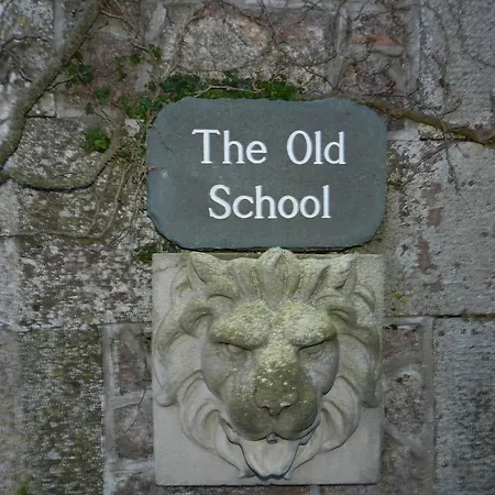 לינה וארוחת בוקר The Old School And Betty's