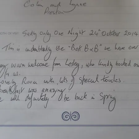 לינה וארוחת בוקר The Old School And Betty's 4*